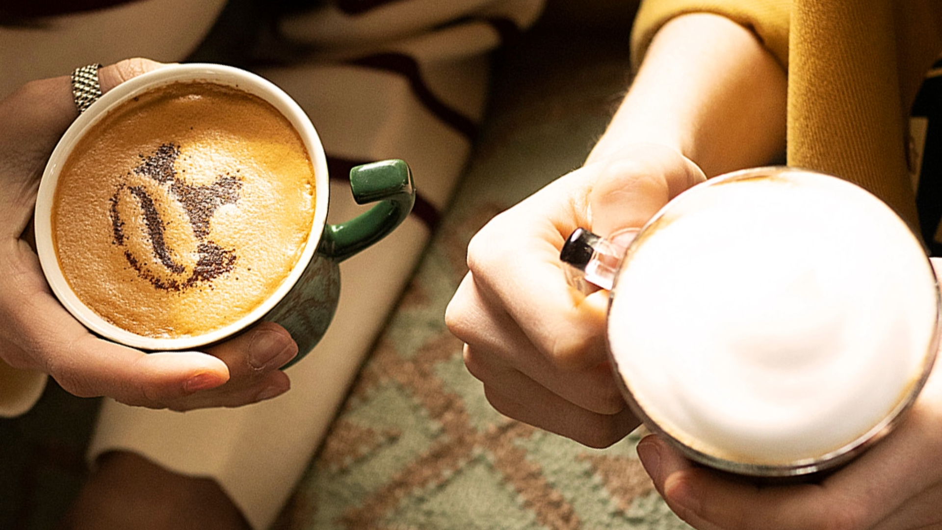 cappuccino a černá káva